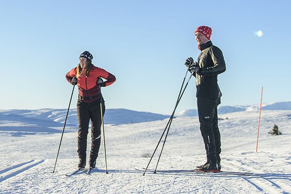Längdskidåkare med skidor från Madshus