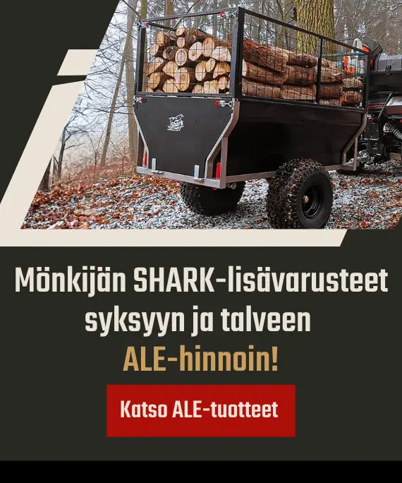 mönkijän shark -merkkinen peräkärry lastattuna täyteen puuklapeja. kuvassa kerrotaan, että mönkijän shark-lisävarusteet alennushinnoin